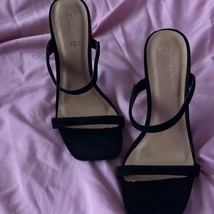 Evermore black size 6 square toe